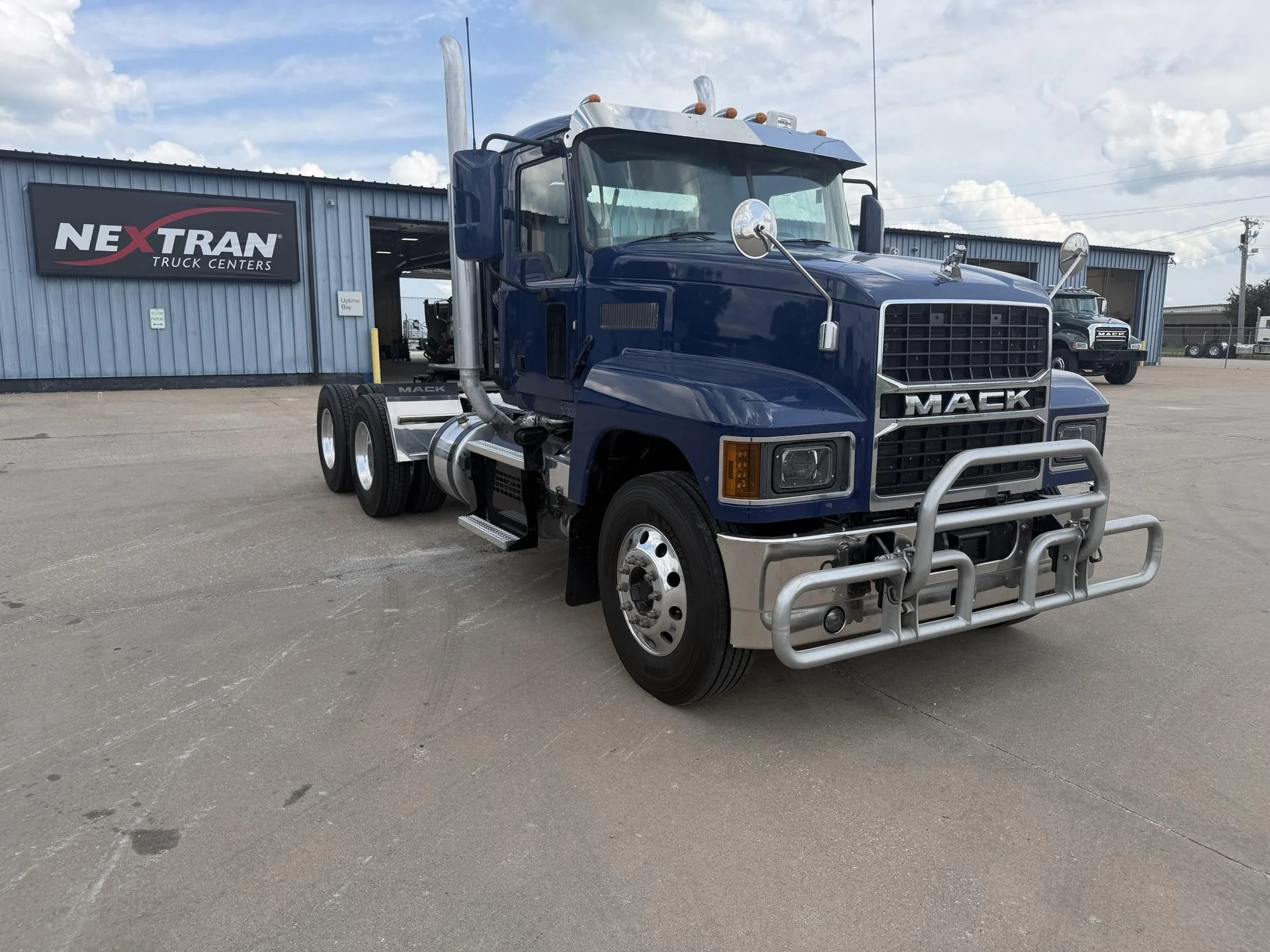 2024 Mack Pinnacle in Mediapolis, IA — photo 11