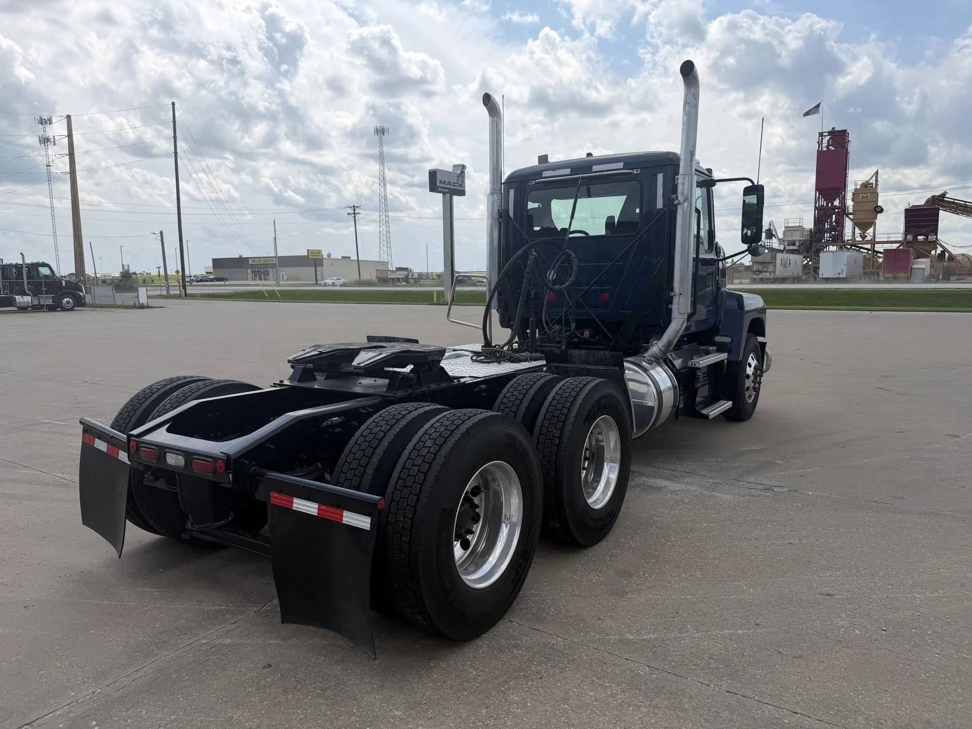 2024 Mack Pinnacle in Mediapolis, IA — photo 7