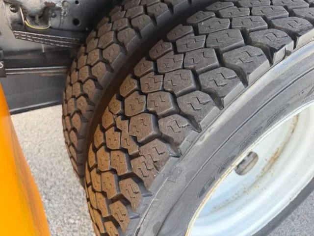 2021 Isuzu NQR - image 12