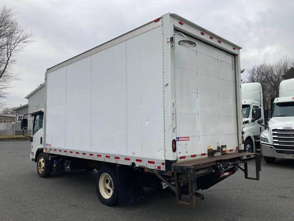 2018 Isuzu NQR - image 6