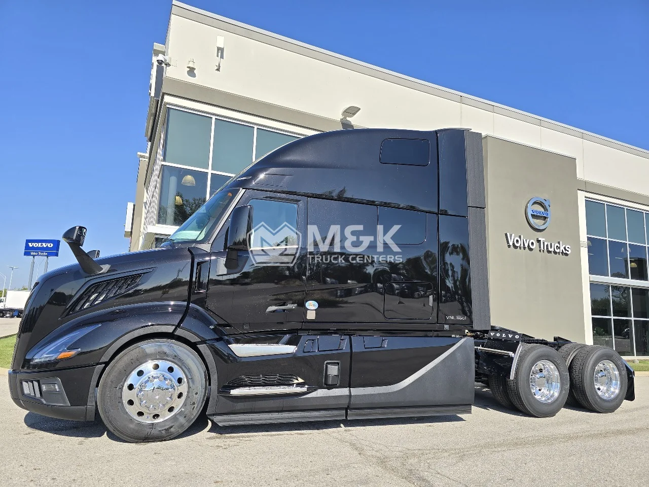 2026 Volvo VNL 860 in Toledo, OH — photo 5