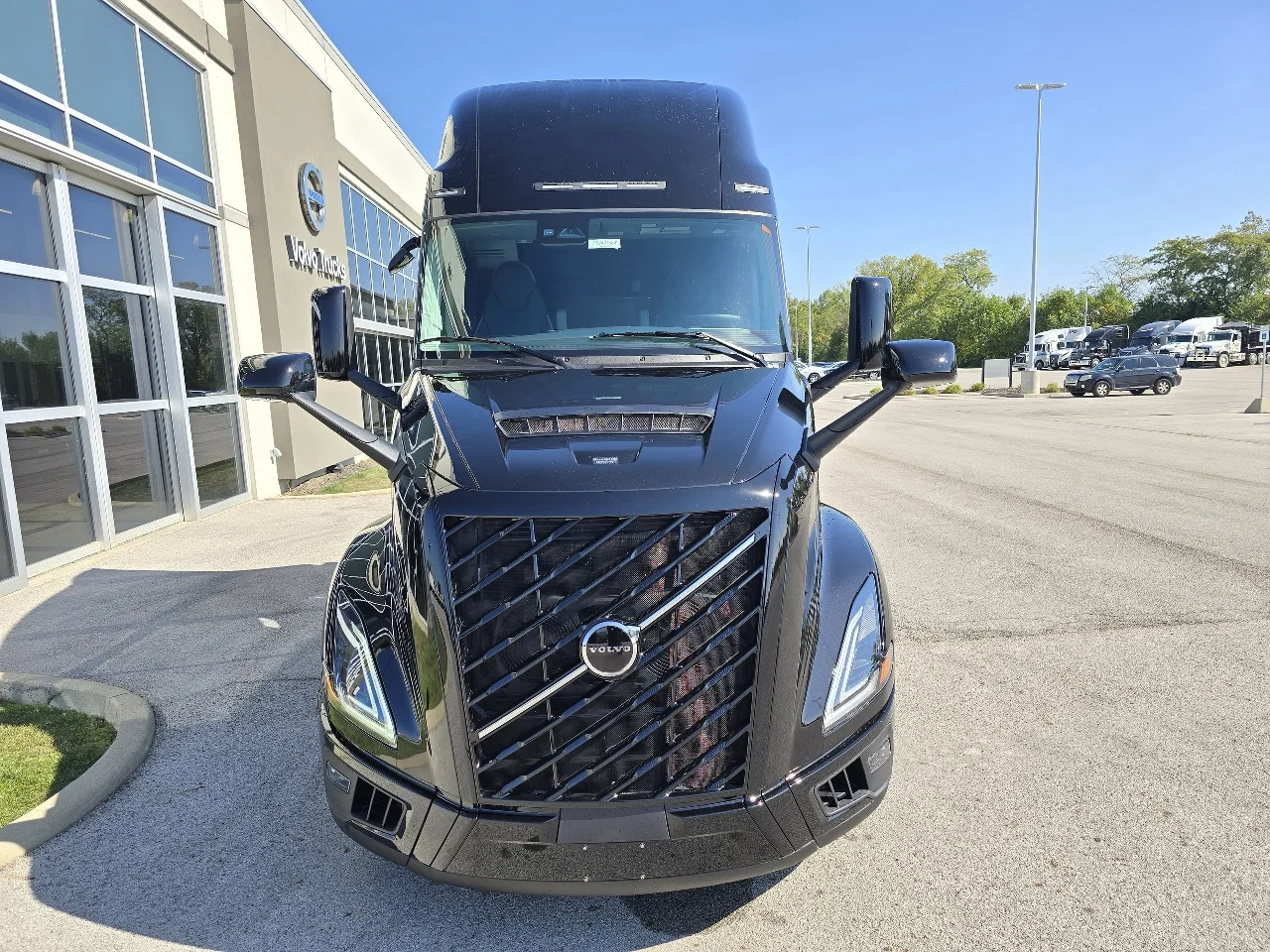 2026 Volvo VNL 860 in Toledo, OH — photo 2