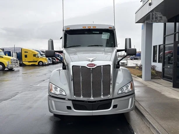 2025 Peterbilt 579 in Salt Lake City, UT — photo 3