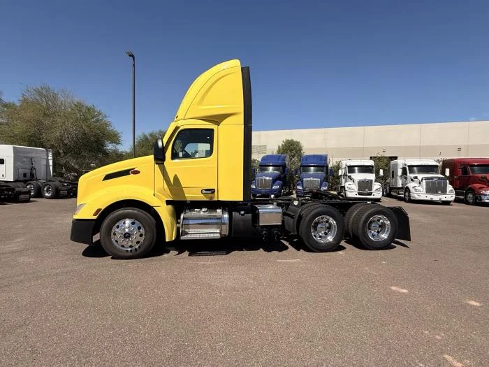 2023 Peterbilt 579 — photo 3