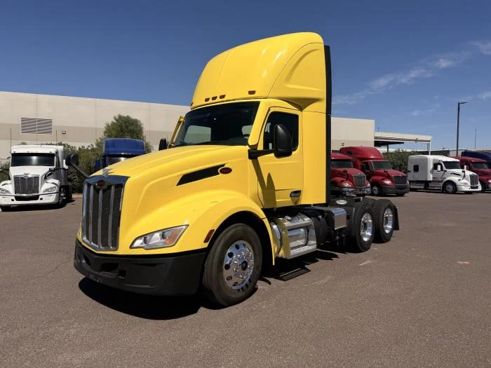 2023 Peterbilt 579 — photo 2