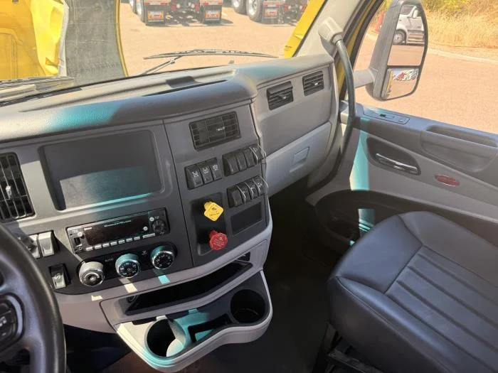 2023 Peterbilt 579 — photo 15