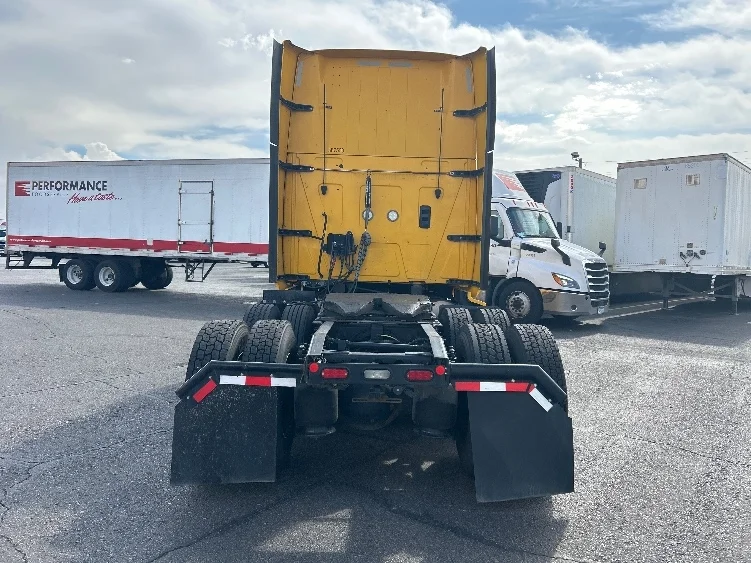 2022 International LT in El Paso, TX — photo 6