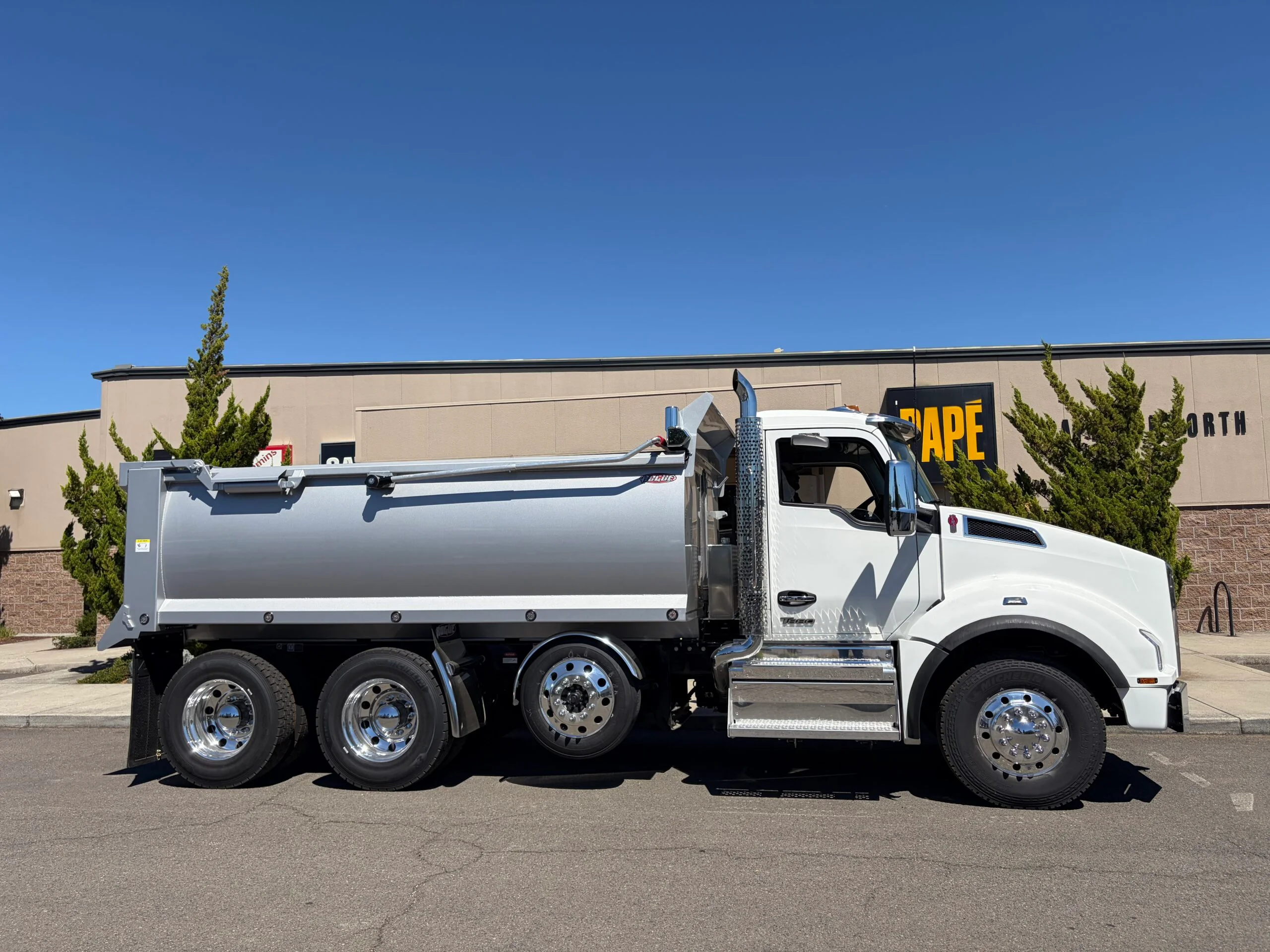 2027 Kenworth T880 in Medford, OR