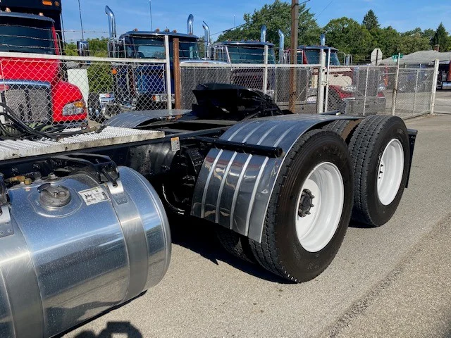 2020 Peterbilt 579 - image 8