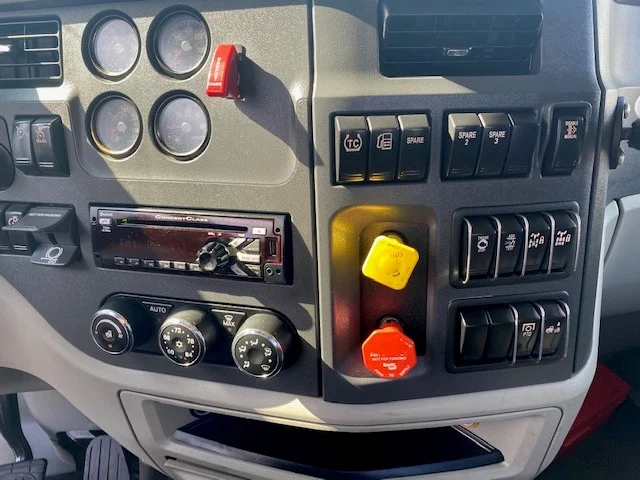 2020 Peterbilt 579 - image 10