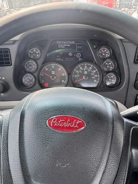 2021 Peterbilt 579 in Memphis, TN — photo 11