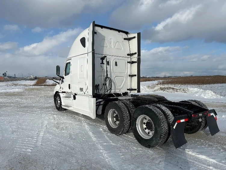 2023 Freightliner Cascadia - image 5