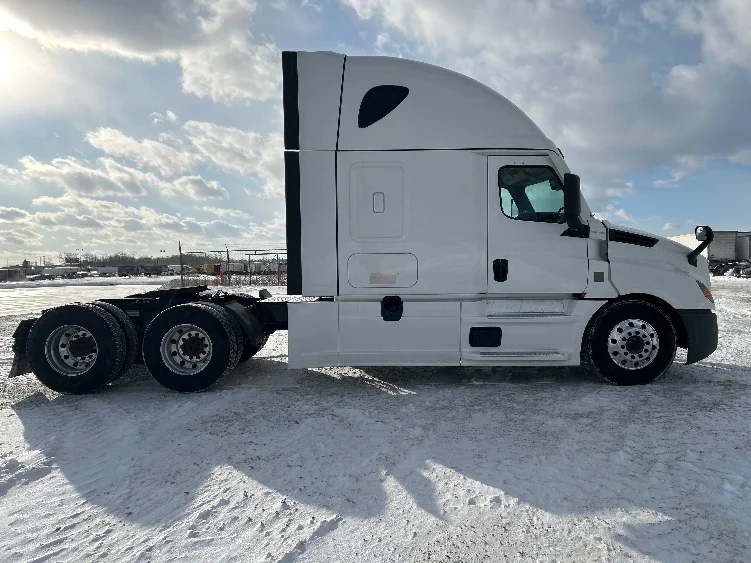2023 Freightliner Cascadia - image 8
