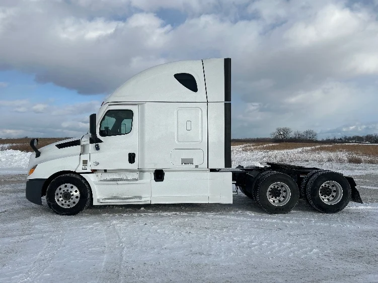 2023 Freightliner Cascadia - image 4