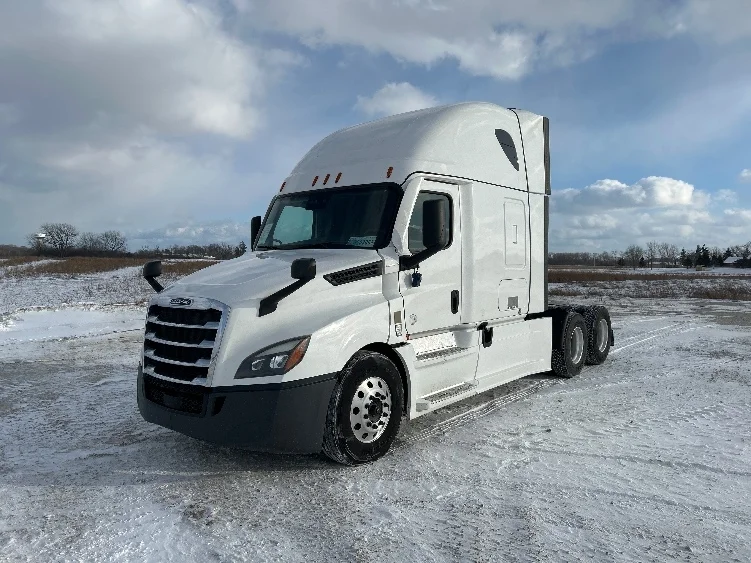 2023 Freightliner Cascadia - image 3