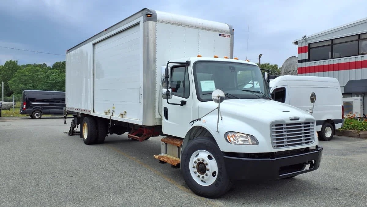 2019 Freightliner M2 106 in Salisbury, MA — photo 3