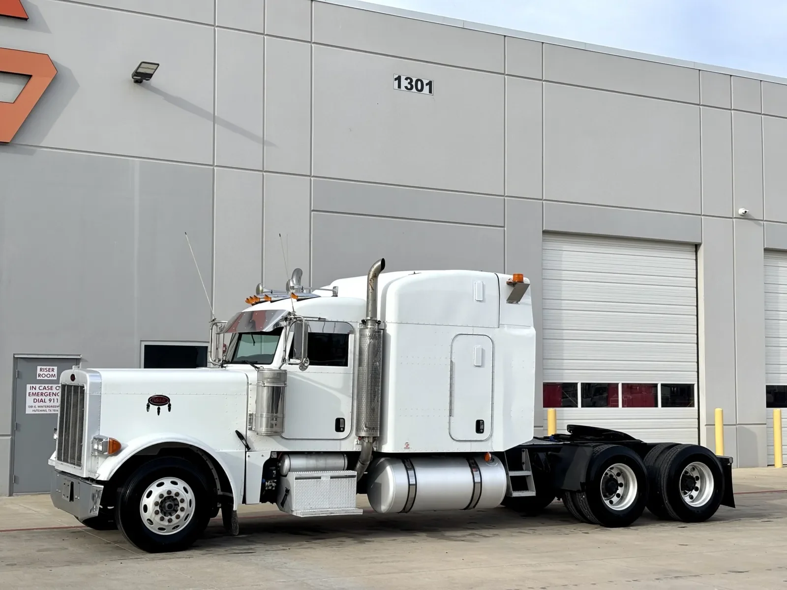 2006 Peterbilt 379 in Hutchins, TX — photo 2