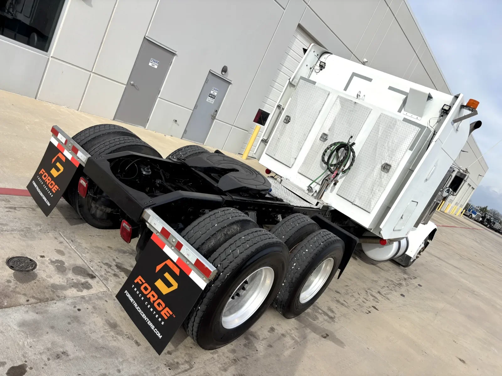 2006 Peterbilt 379 in Hutchins, TX — photo 11