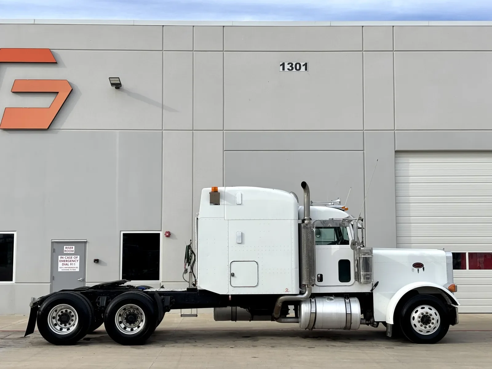 2006 Peterbilt 379 in Hutchins, TX — photo 3