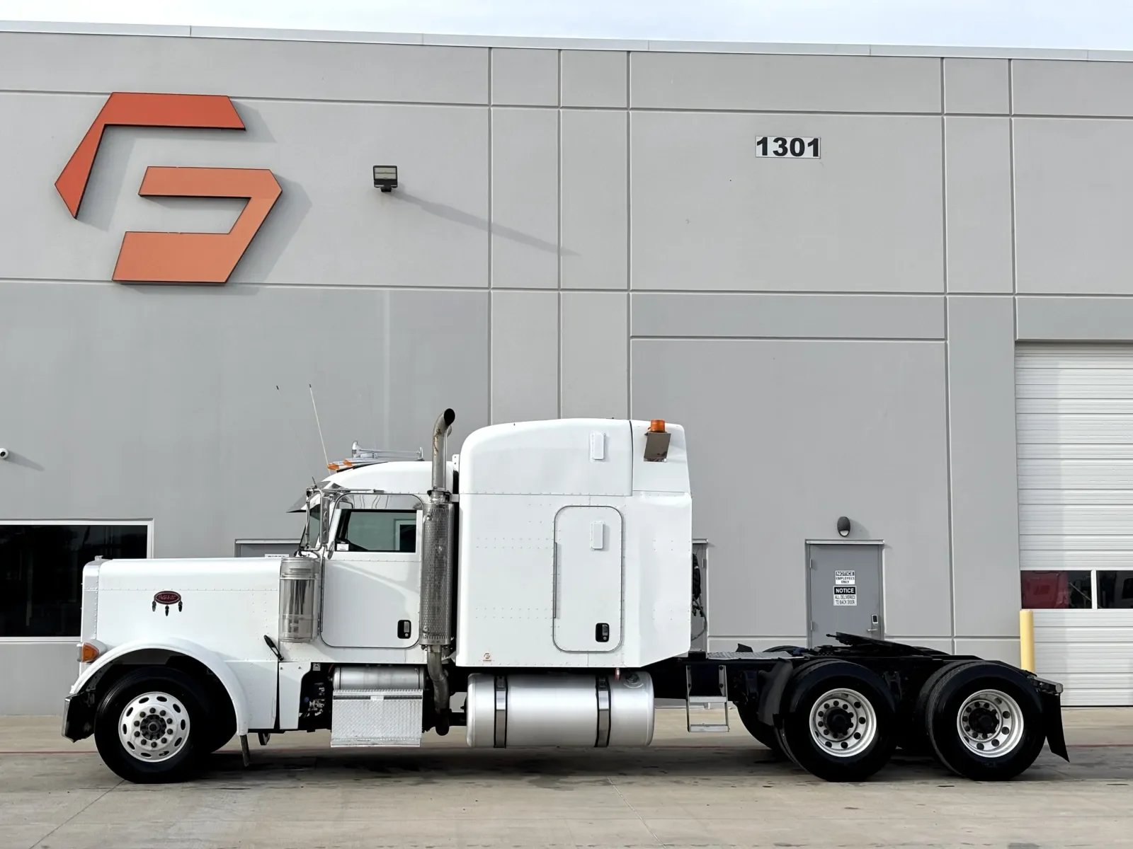 2006 Peterbilt 379 in Hutchins, TX — photo 4