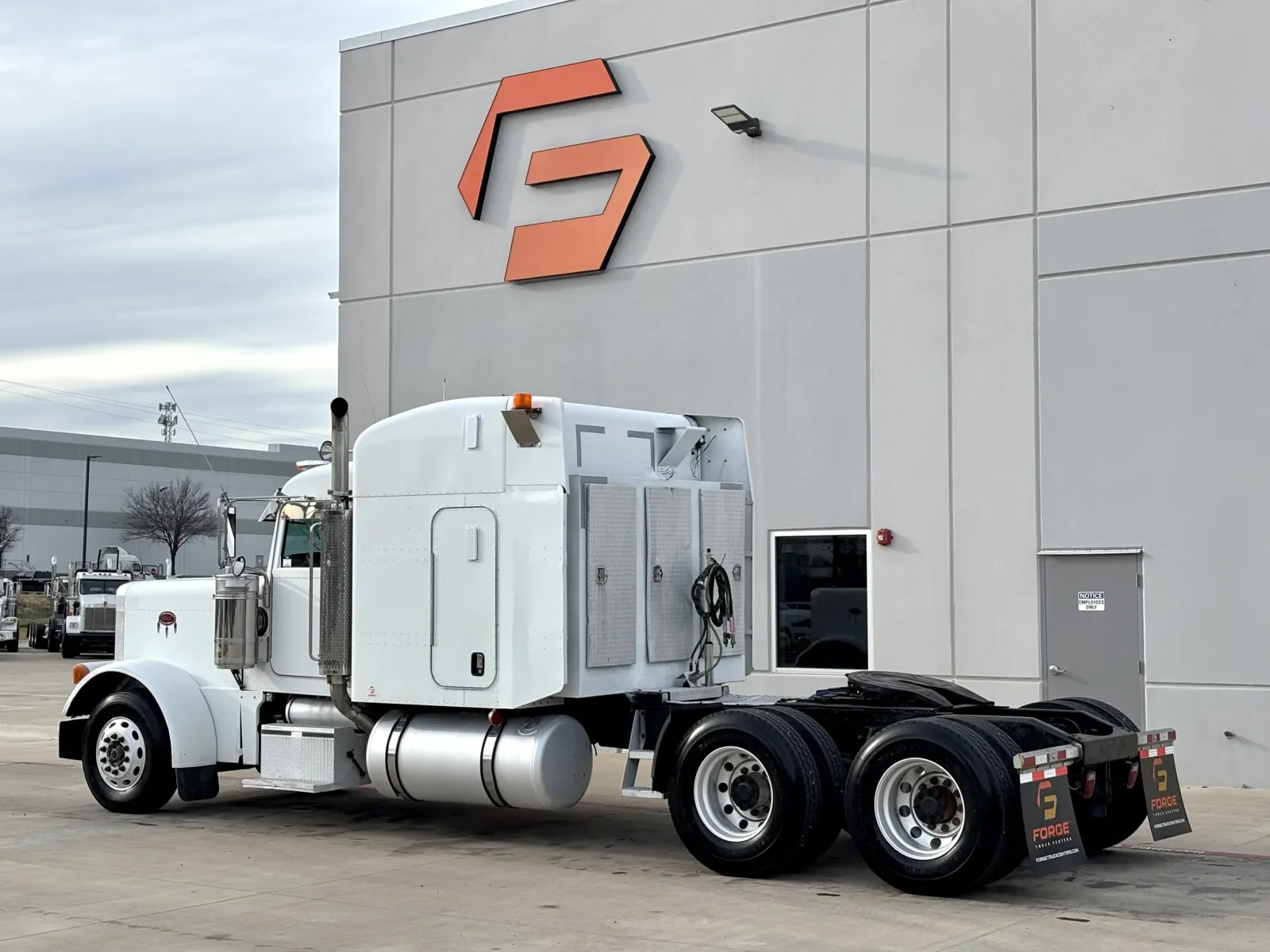 2006 Peterbilt 379 in Hutchins, TX — photo 6
