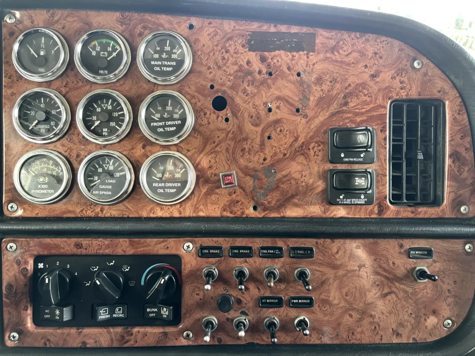 2006 Peterbilt 379 in Hutchins, TX — photo 18