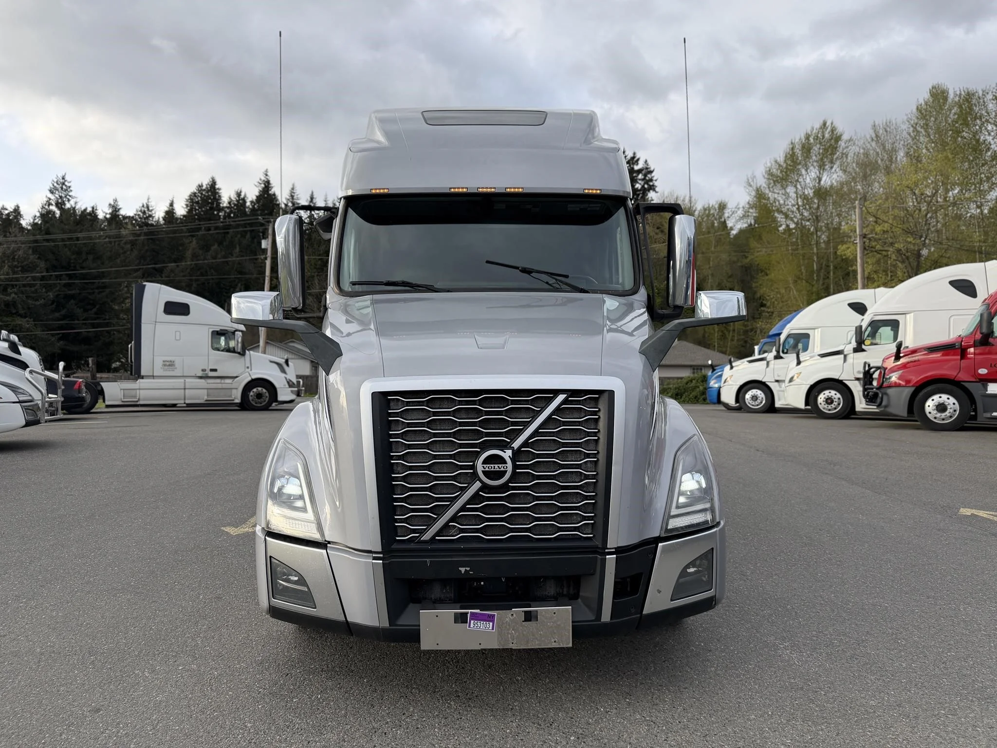 2023 Volvo VNL 860 - image 2