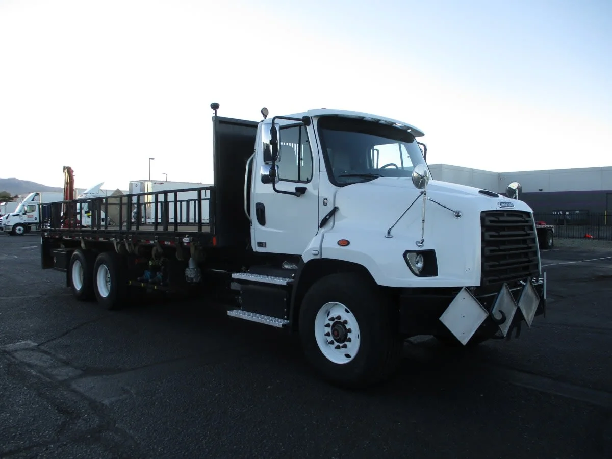 2020 Freightliner 114SD - image 3