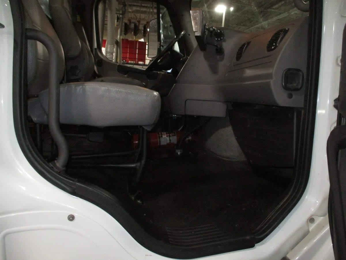 2020 Freightliner 114SD - image 13