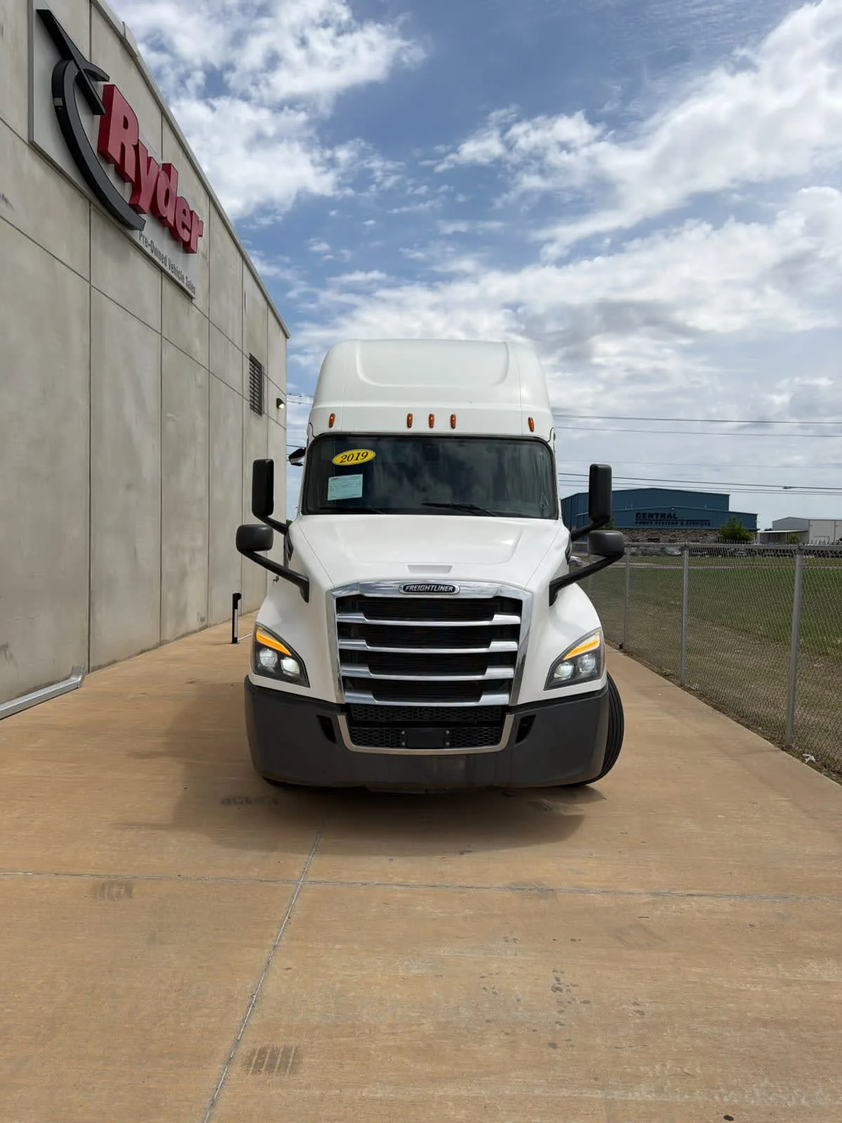 2019 Freightliner Cascadia in Oklahoma City, OK — photo 2