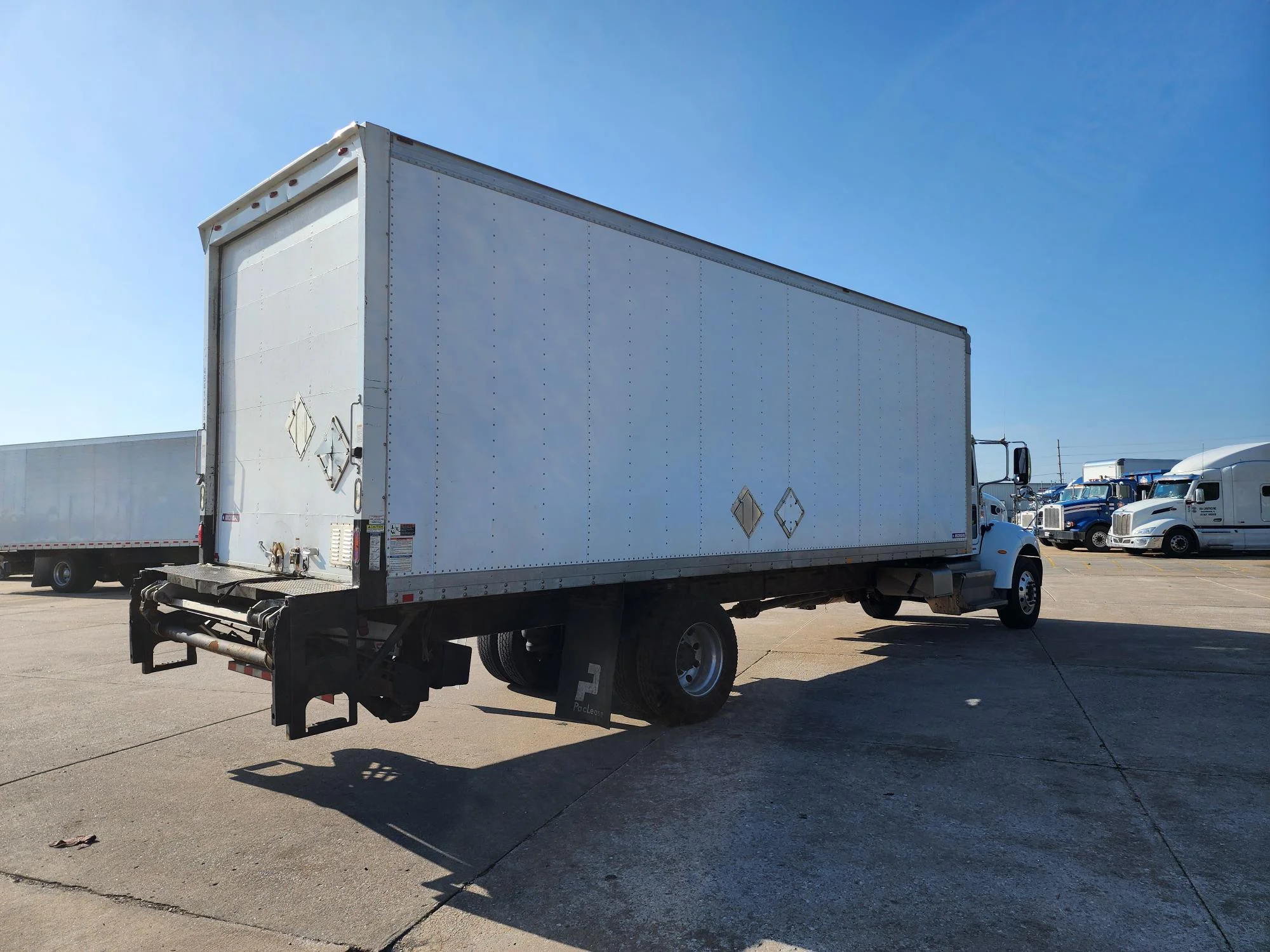 2015 Peterbilt 337 in O'fallon, MO — photo 4