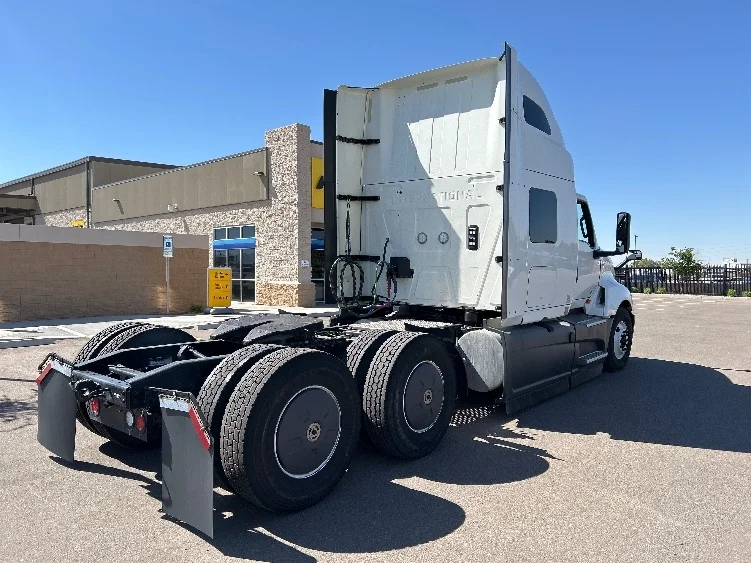 2023 International LT - image 7