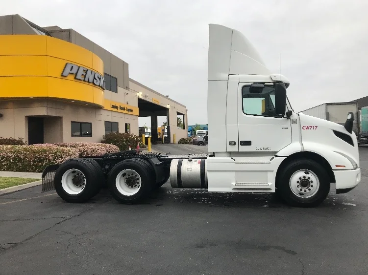 2020 Volvo VNR 640 in Torrance, CA — photo 8