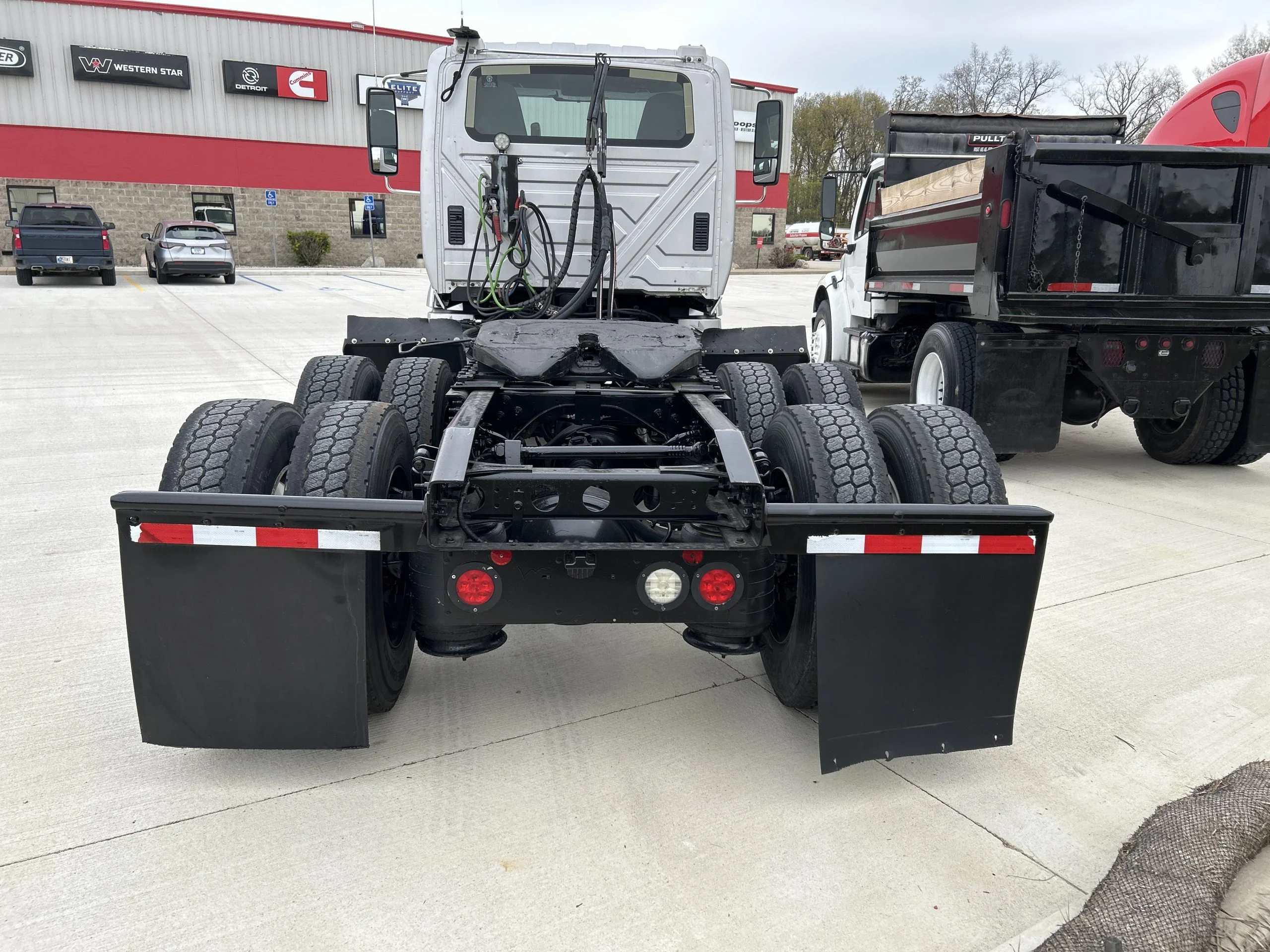 2016 International ProStar in Fremont, IN — photo 3