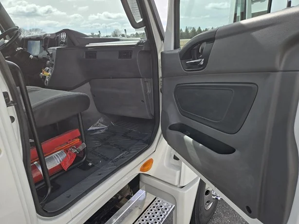 2024 International LT - image 21