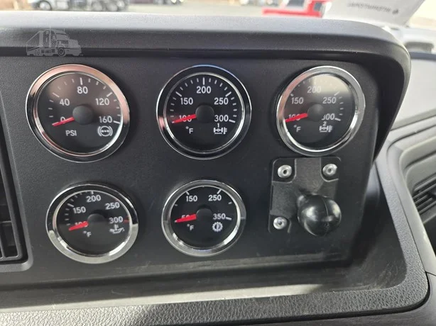 2024 International LT - image 17