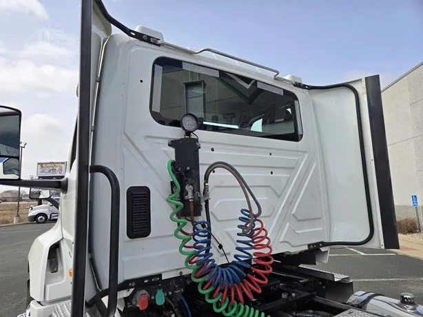 2024 International LT - image 9