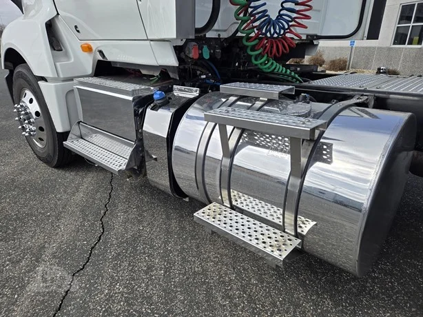 2024 International LT - image 23