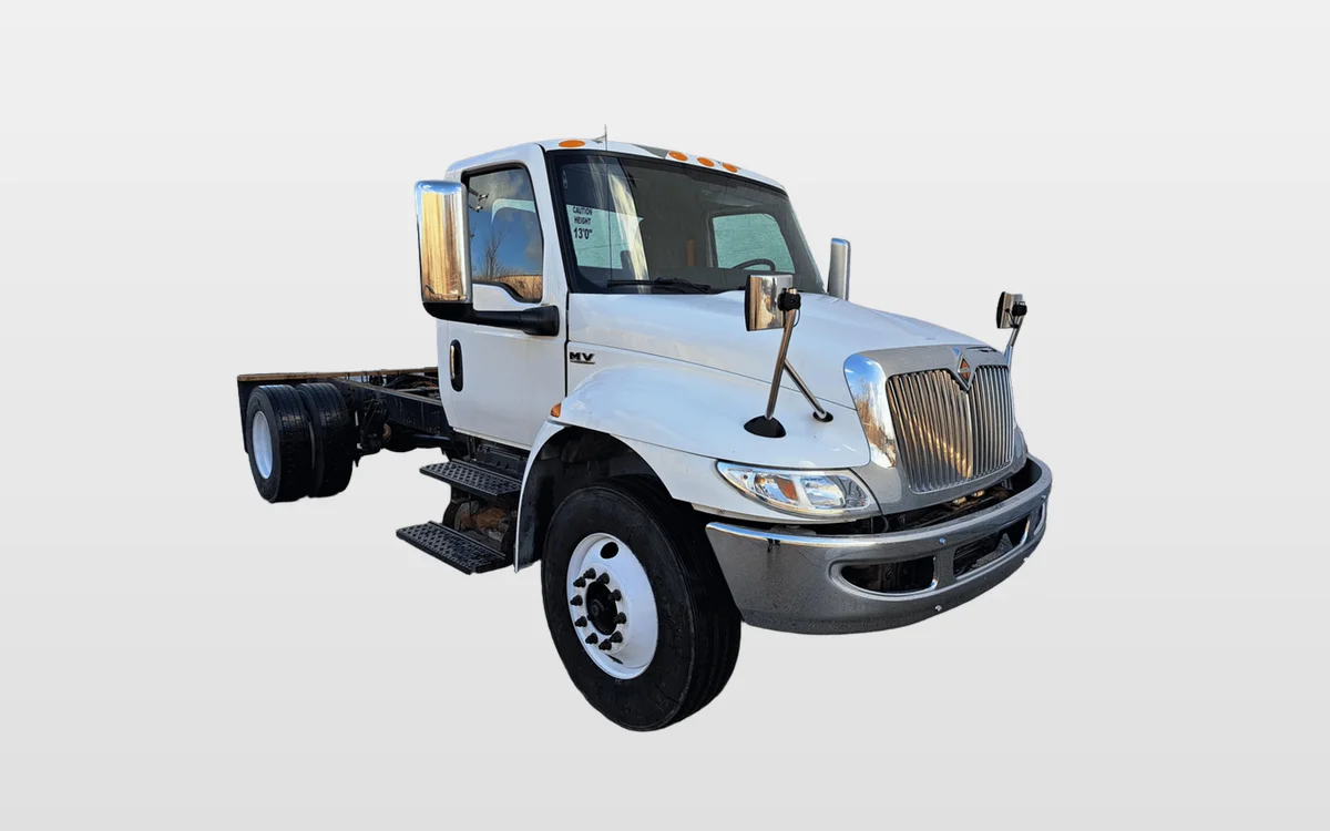 2020 International MV - image 1