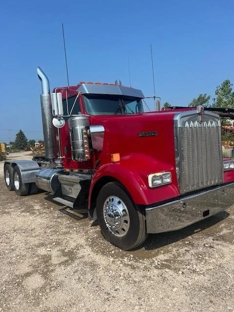 2007 Kenworth W900 - image 2