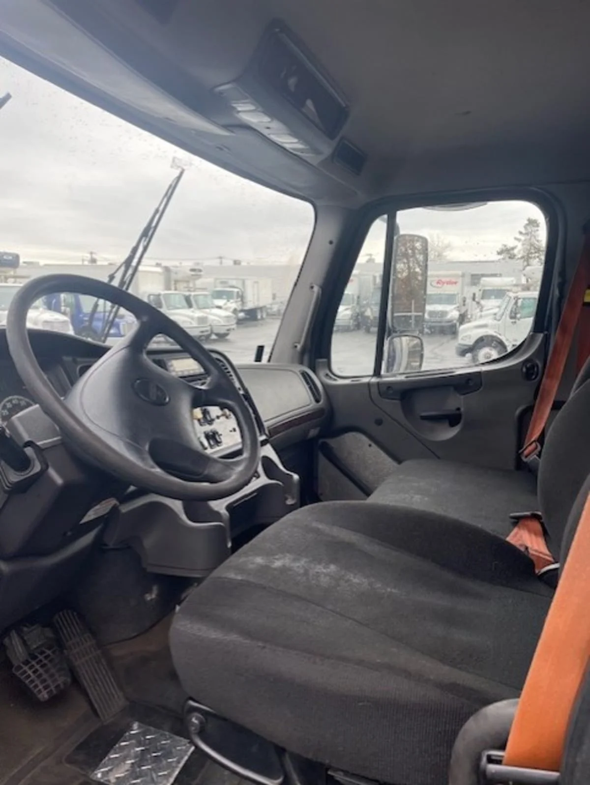 2018 Freightliner M2 106 - image 8