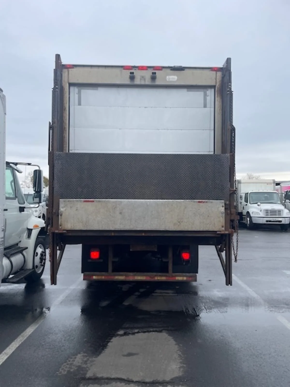 2018 Freightliner M2 106 - image 5