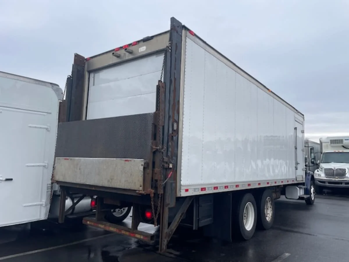 2018 Freightliner M2 106 - image 4