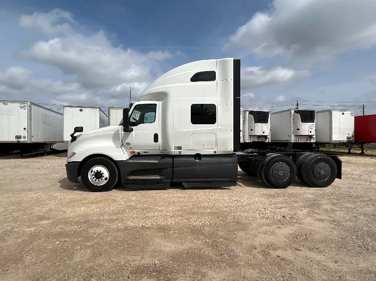 2023 International LT - image 4