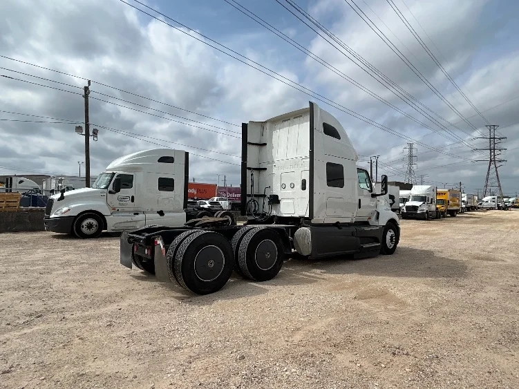 2023 International LT - image 7