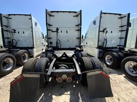 2020 Freightliner Cascadia - image 5