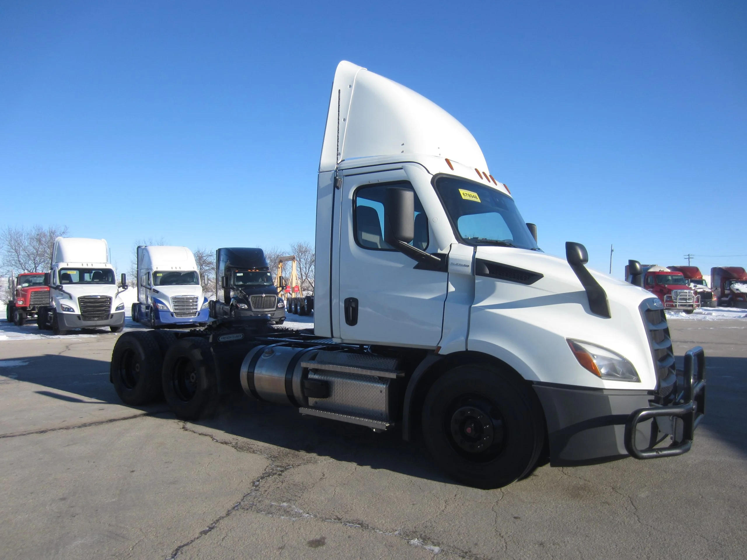 2021 Freightliner Cascadia in Milwaukee, WI — photo 3