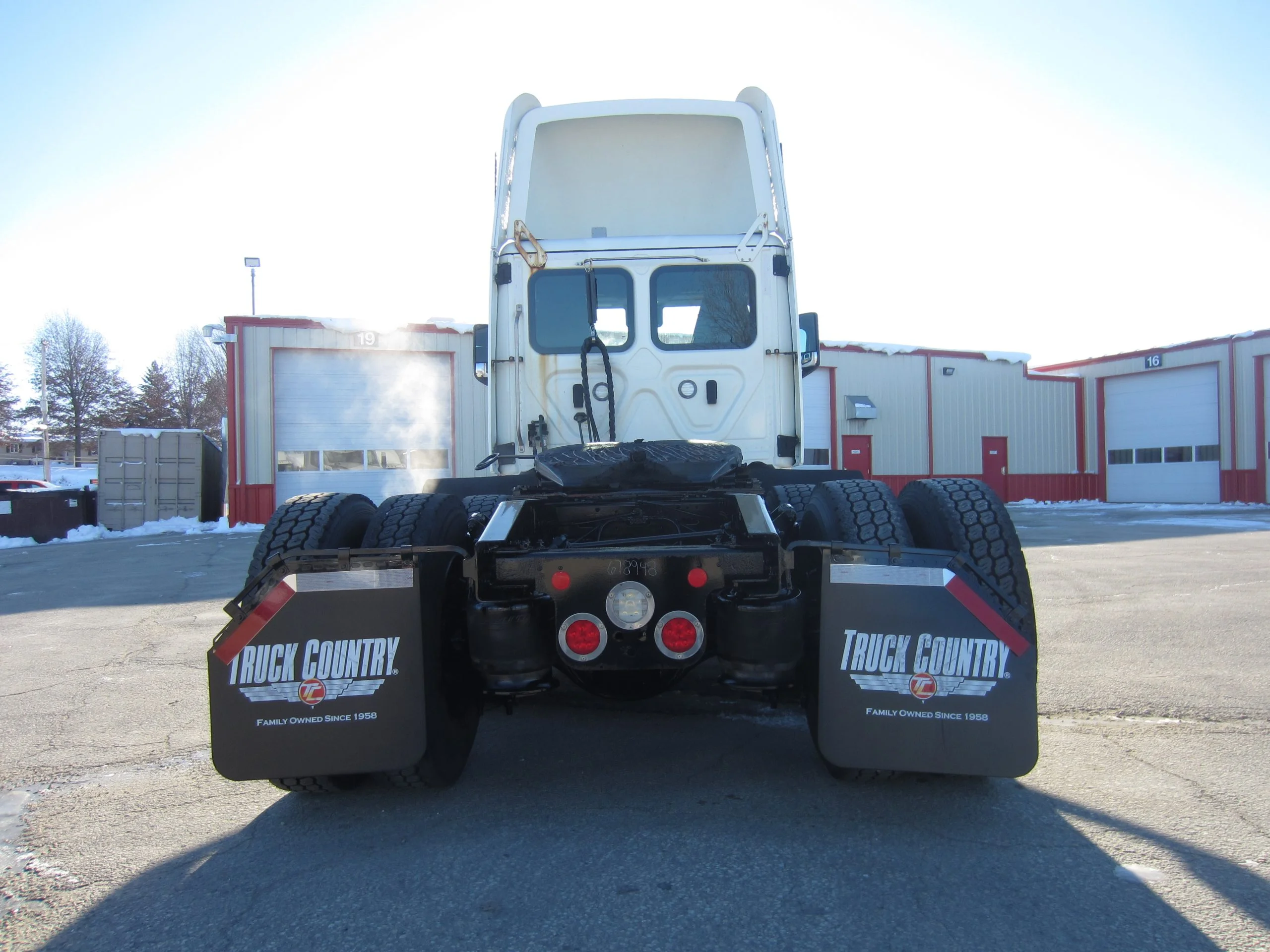 2021 Freightliner Cascadia in Milwaukee, WI — photo 4