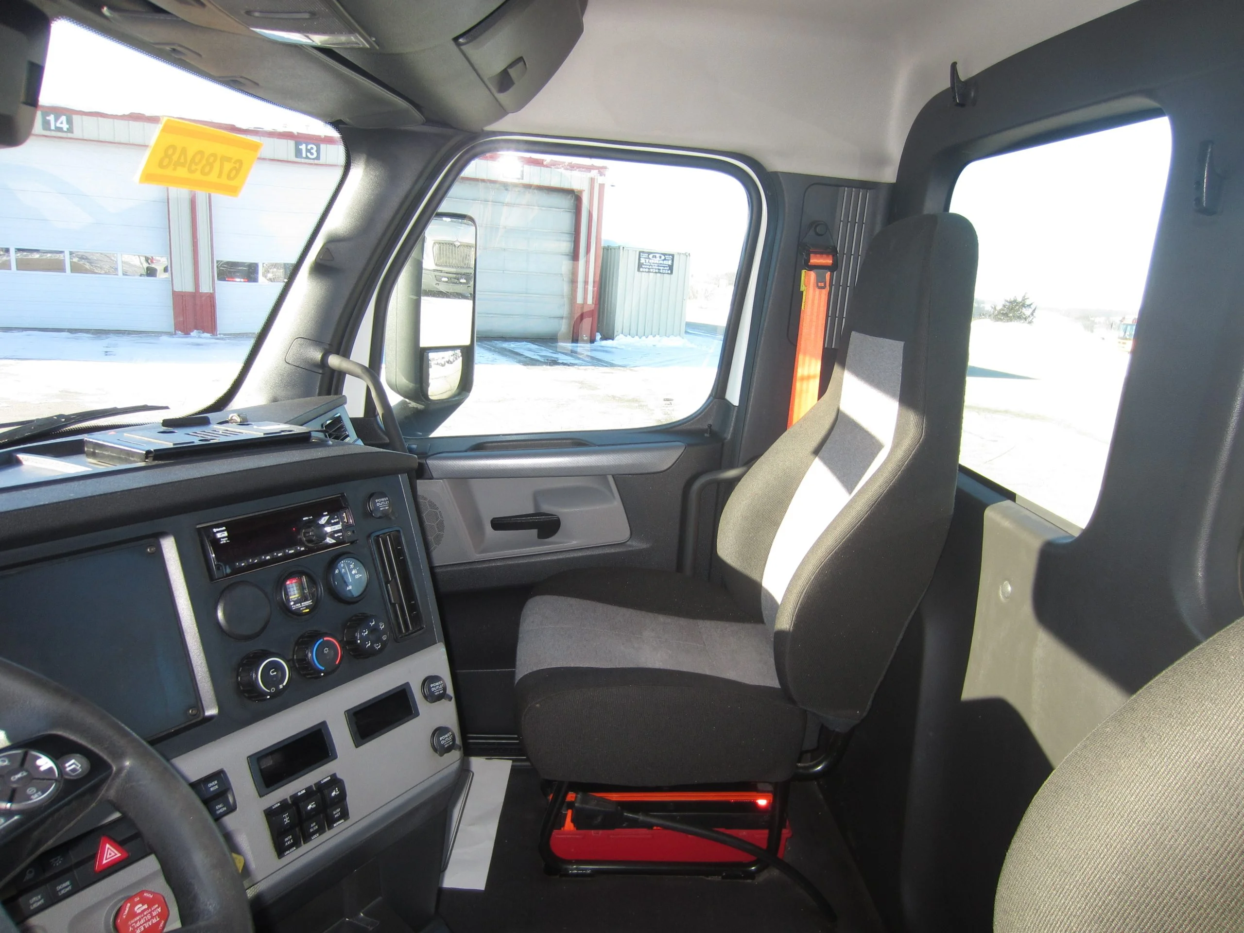 2021 Freightliner Cascadia in Milwaukee, WI — photo 6