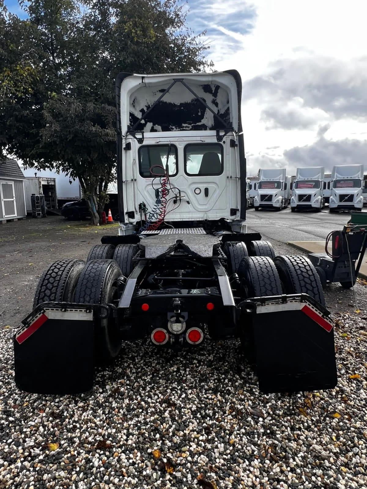 2019 Freightliner Cascadia - image 5